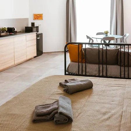 Borgo Cavour Luxury - Centro Storico アパート ファーノ