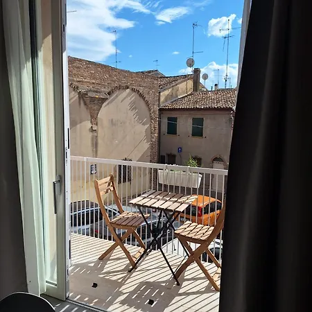 アパート Borgo Cavour Luxury - Centro Storico ファーノ